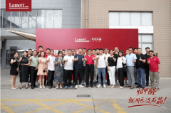 <b>更是联袂中国经销商配合石晶材料“黄金时代”</b>